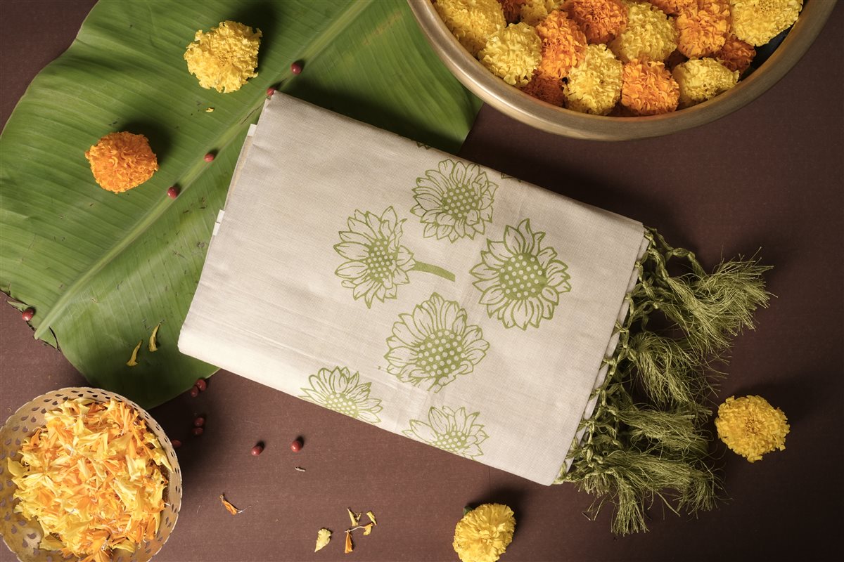 Olive_Blossom_Tissue_Kasavu_Saree