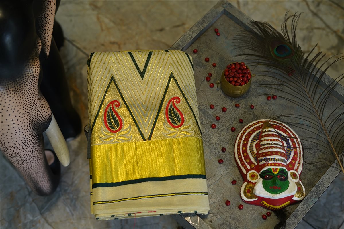 Temple_Wave_Kasavu_Green_and_red