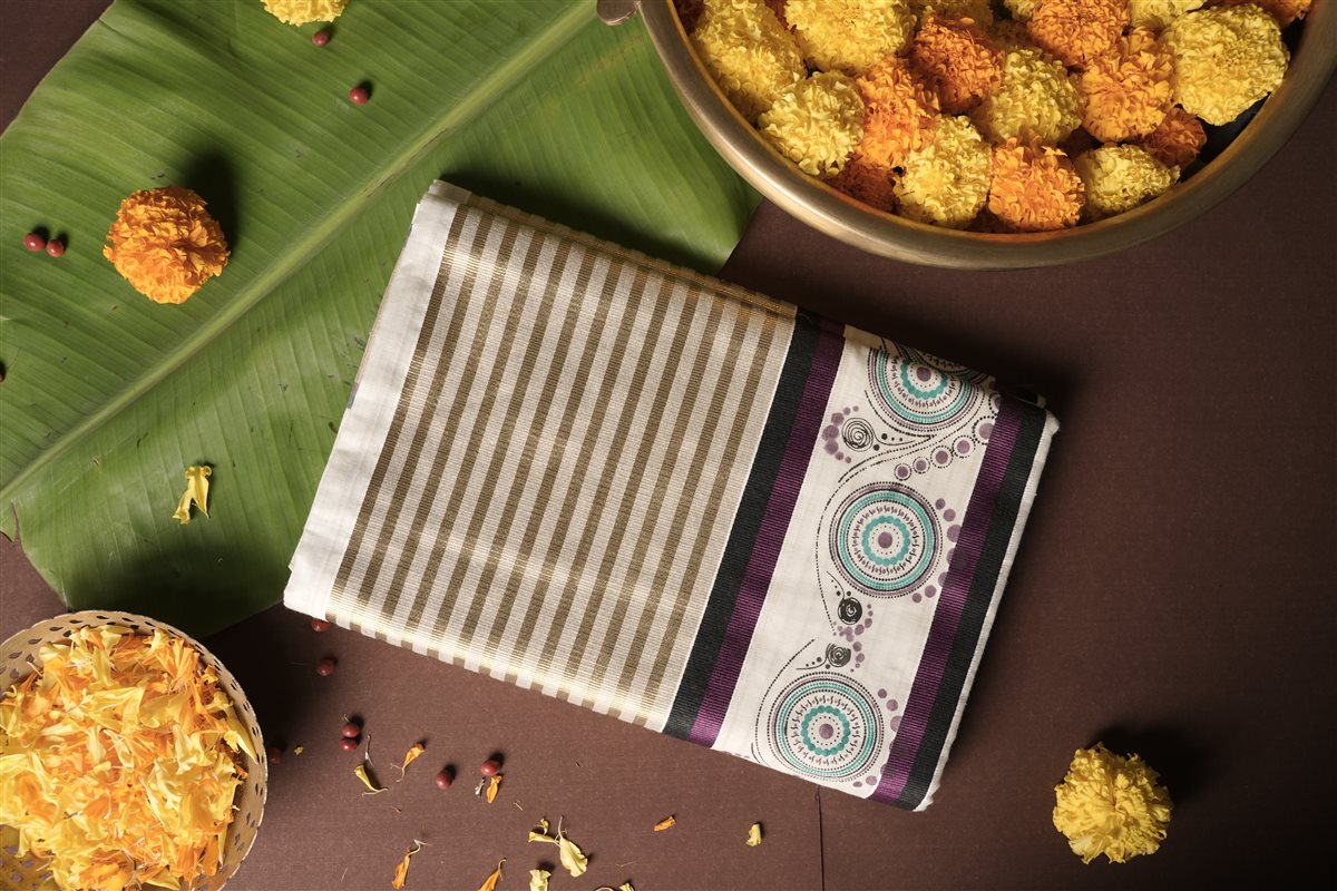 Wine Chakra Cotton Kasavu Saree - Handloom Cotton - SAREES - WOMAN | Trida Fashion