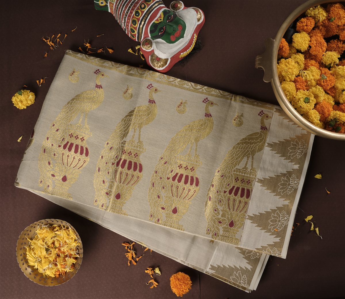Utsav_Plumage_Kasavu_Saree